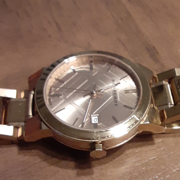 Used Burberry Watch - Picture 3 of 3